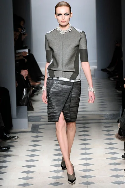 Look 12